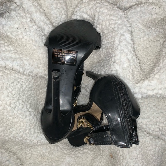 Black High Heel, Chain Design, Toe Show Pump, Funky Black and Gold Heels - Picture 3 of 3